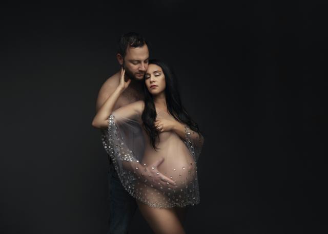 Künstlerisches Schwangerschafts-Fotoshooting