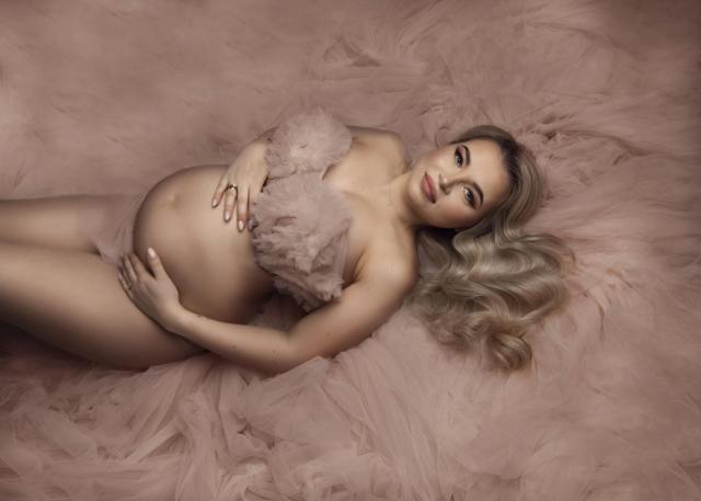 Studio-Babybauch-Fotoshooting in Zürich