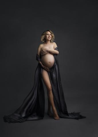 Babybauch-Fotoshooting im Studio Reserve in Zürich