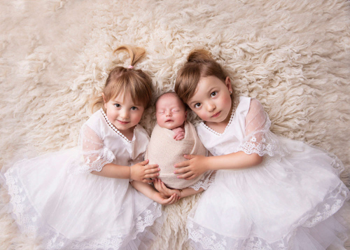 sibling photo shoot with newborn baby Zurich