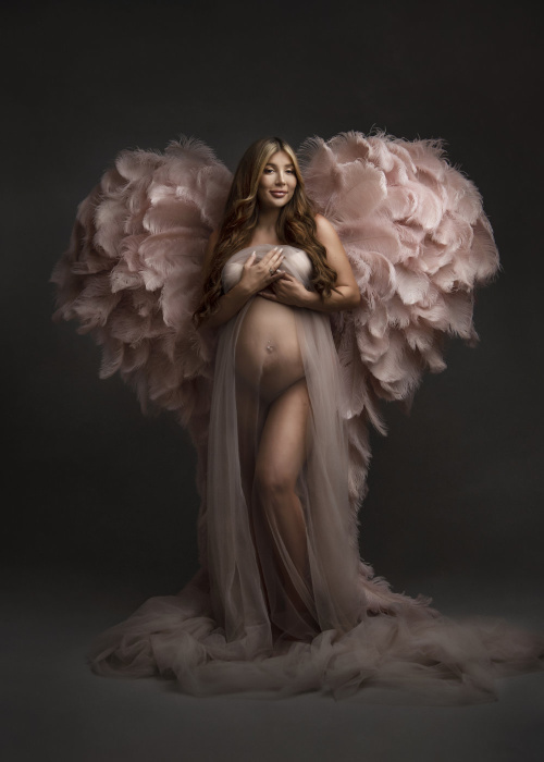 Pregnancy Photoshooting in Zurich with wings