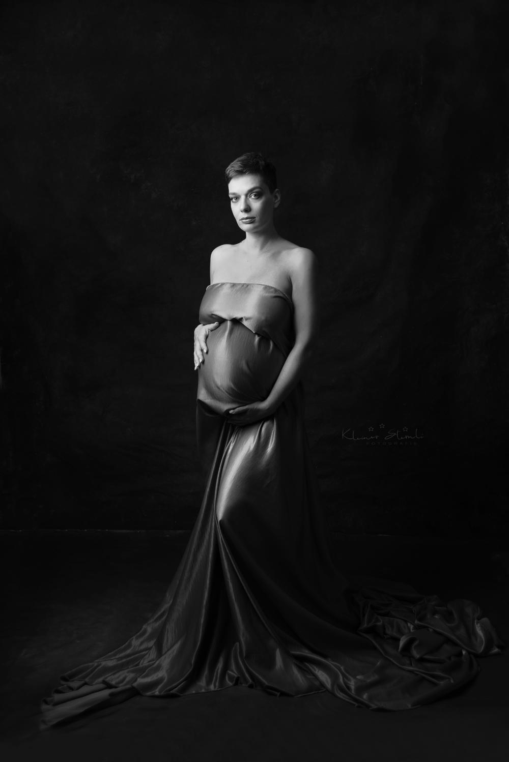 Elegantes Einfaches Schwangerschaft Fotoshooting in Zurich